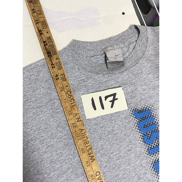 Vintage Y2K Nike Silver Tag Swoosh T-Shirt Fits Size Adult XL Gray - Picture 4 of 8